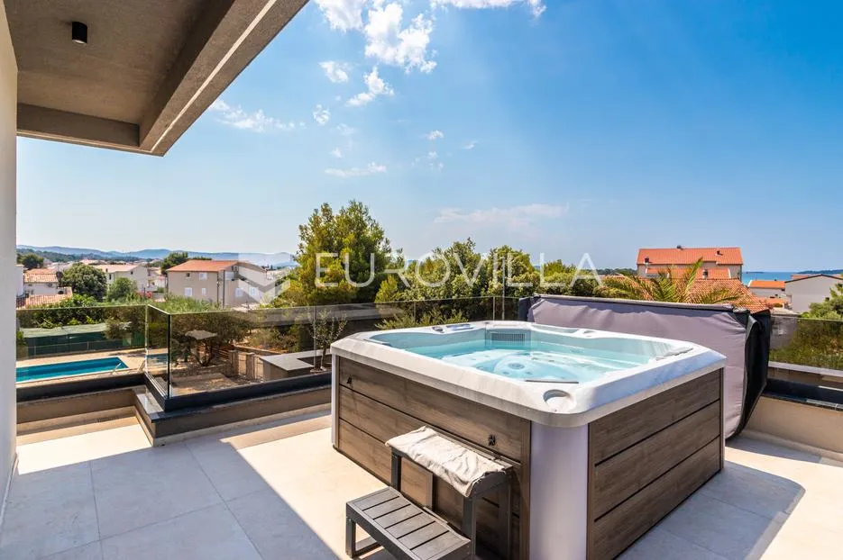brodarica, moderna vila s bazenom, 283,62 m² - slika 34