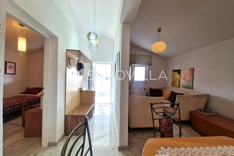 vir, apartman s prostranom terasom i dvije spavaće sobe na odličnoj lokaciji - slika 8