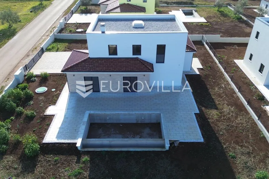 istra, poreč, prekrasna kuća s kamenim detaljima - slika 3