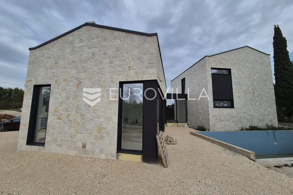 istra, veleniki, kamena vila s bazenom - slika 46