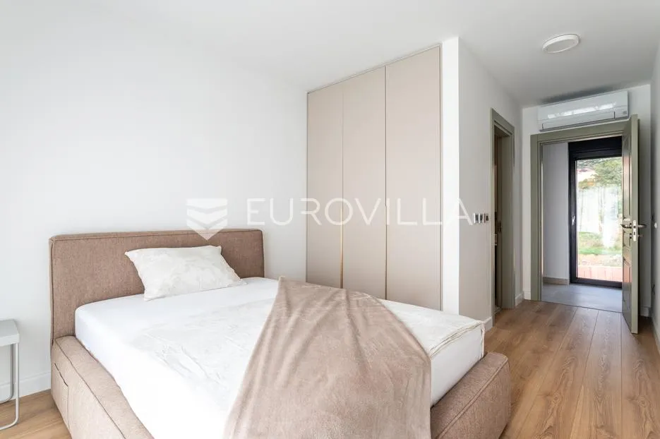 kaštel sućurac, novoizgrađena vila s bazenom i panoramskim pogledom na more - slika 17