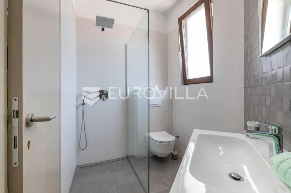 pula, apartmanska kuća s bazenom na uređenoj okućnici, 350 m od mora - slika 25