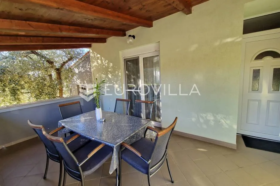 istra, pula - veli vrh, dvije samostojeće prizemnice sa bazenom nkp 50 m2 i 90 m2 - slika 41