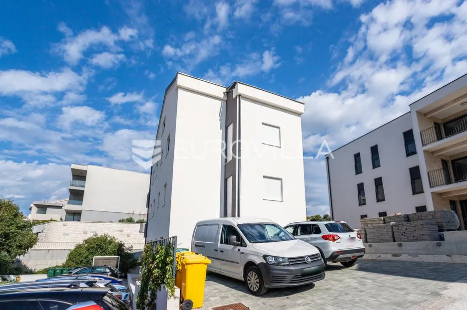 rogoznica, zečevo, kuća s 4 stana i podrumom, 366,81 m² - slika 27