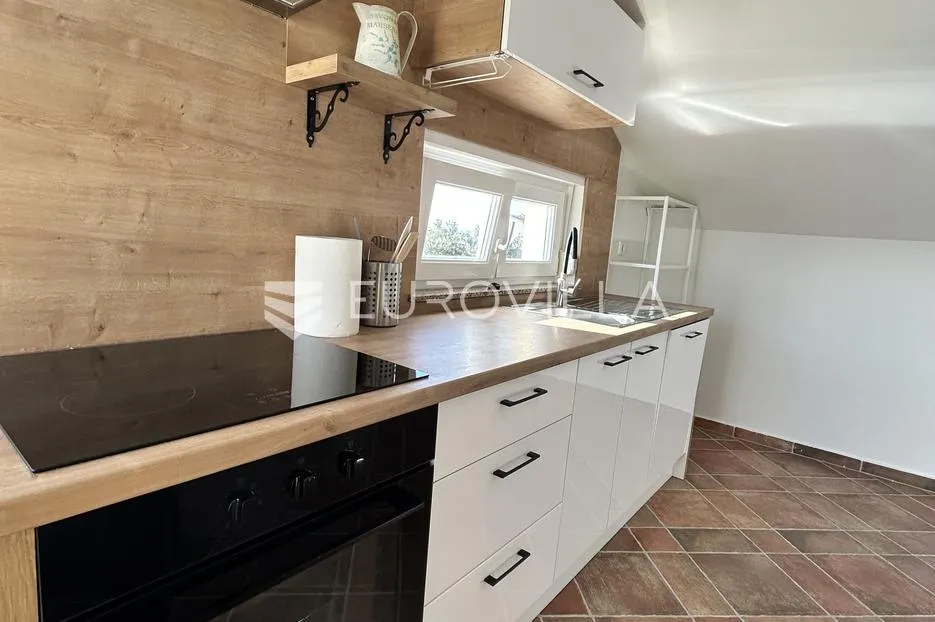 zadar, diklo, uređen dvosobni stan na drugom katu, 74 m² - slika 1
