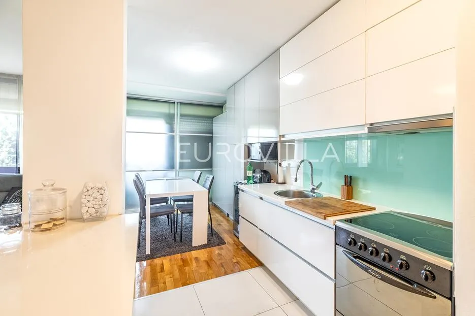zagreb, jarun, dvosoban stan s loggiom, 64 m² - slika 3