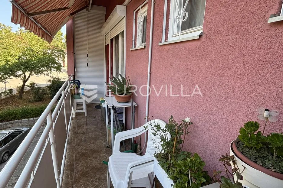 pula, centar, dvosoban stan na traženoj lokaciji s dva balkona - slika 11