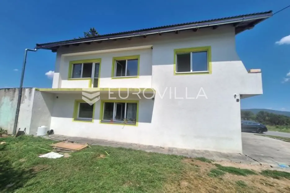 plaški, kuća 320 m², energetski obnovljena, mirna lokacija - slika 13