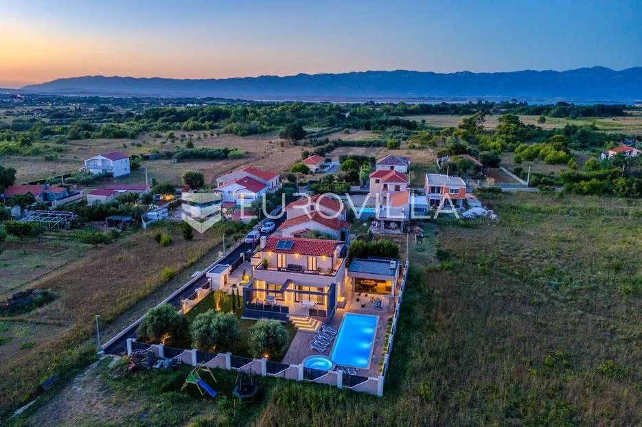 zadar, privlaka, moderna kuća s bazenom i pomoćnim objektom - slika 17