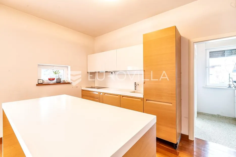 zagreb, maksimir, obiteljska kuća s bazenom 480 m2 - slika 10