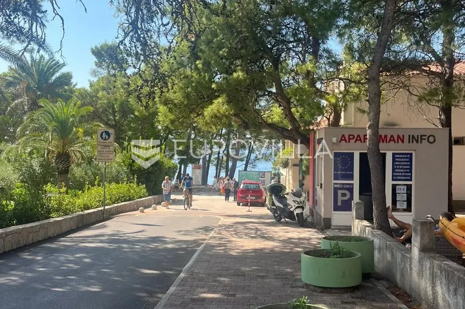 tučepi, vrhunska stambeno, poslovna zgrada 50m od plaže, izuzetna investicija - slika 2