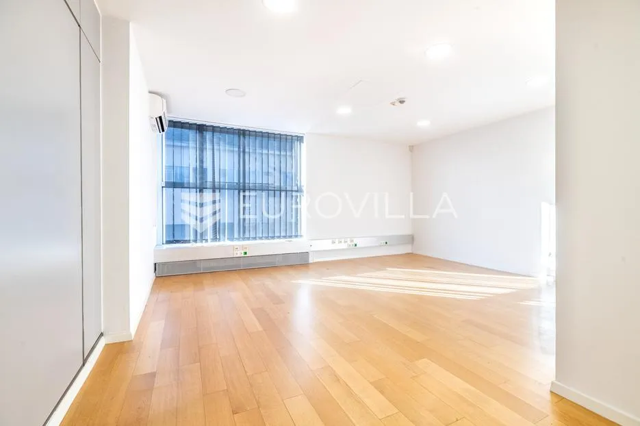 Zagreb, Donji grad, poslovni prostor uredske namjene 693 m2