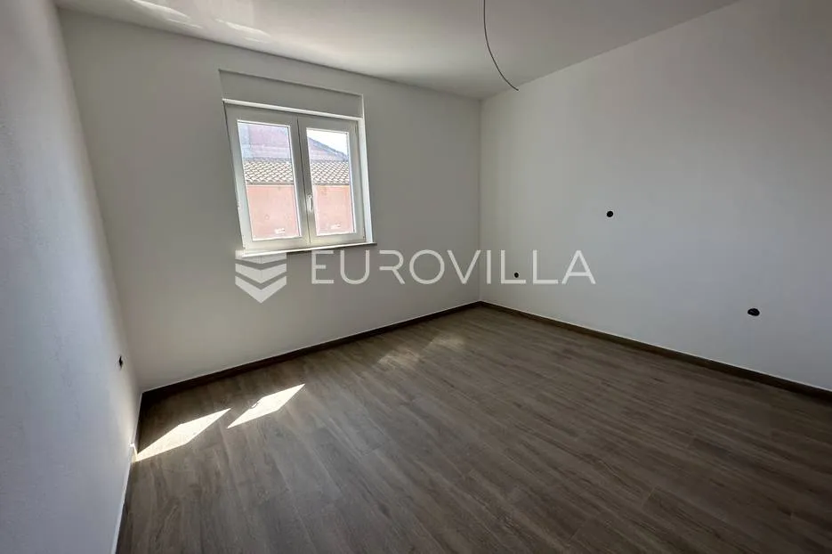 šišan, trosoban stan nkp 67 m2 i velikim vrtom od 204 m2 - slika 18