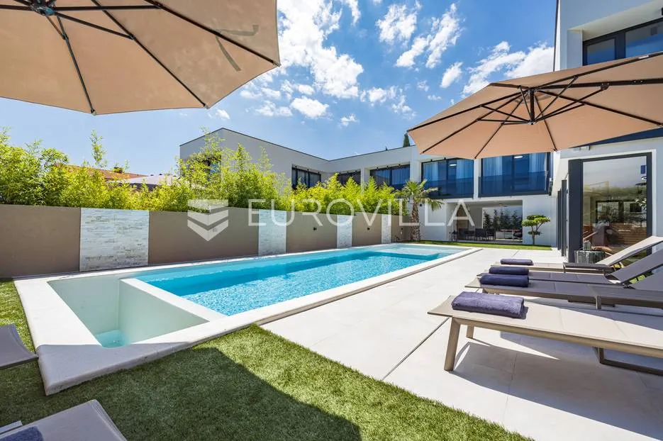 istra, medulin, prekrasna moderna dvojna vila 220 m² - slika 138