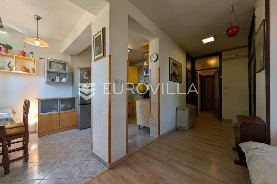 Istra, Rovinj, prostran dvosoban stan 127 m² s mogućnošću izvedbe 2 stana