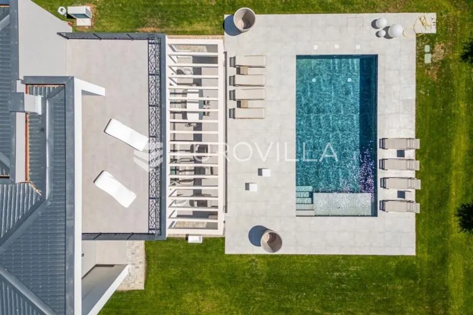 istra, svetvinčenat, luksuzna villa modernog dizajna - slika 17