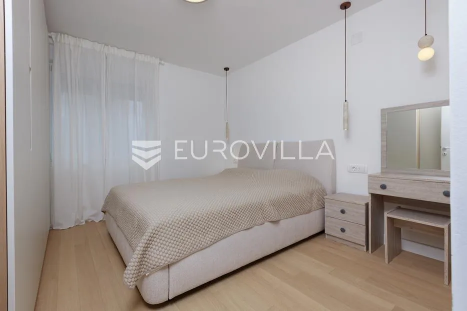 rijeka, donja vežica, potpuno adaptiran i moderno uređen dvosoban stan 49 m² - slika 9