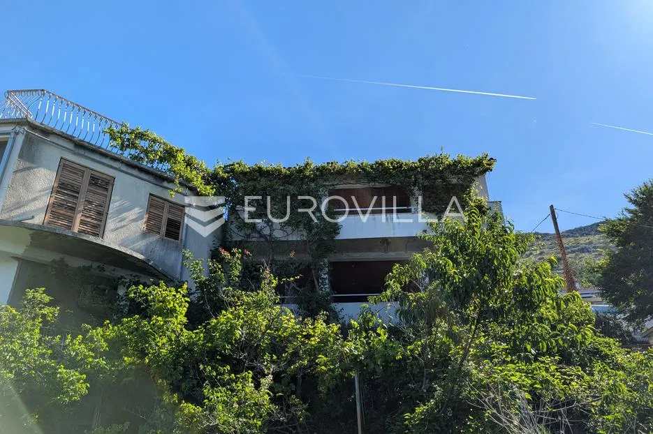 Gornja Podstrana, legalizirana kuća u bloku ukupne bruto površine 331 m² - Podstrana - Miljevac, Podstrana