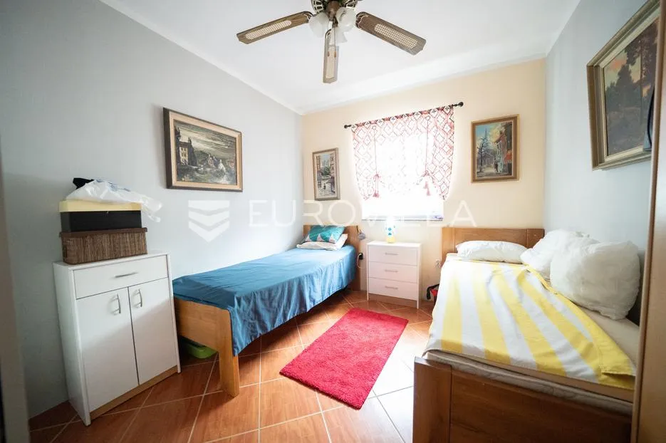 zadar, vir, lijepa kuća s dva stana i pogledom na more - slika 24