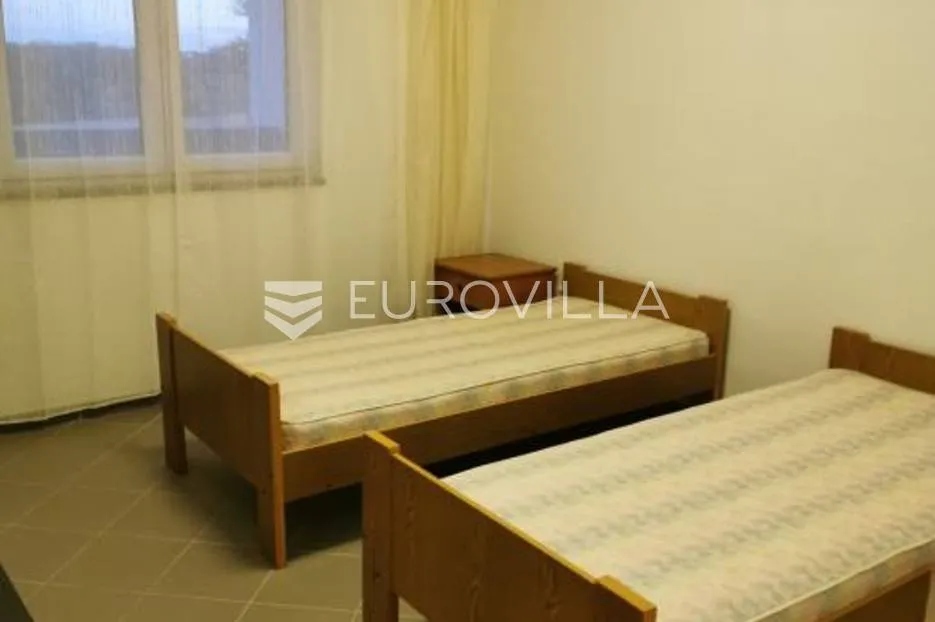istra, pula, samostojeća kuća sa dva stana i velikom okućnicom - slika 8