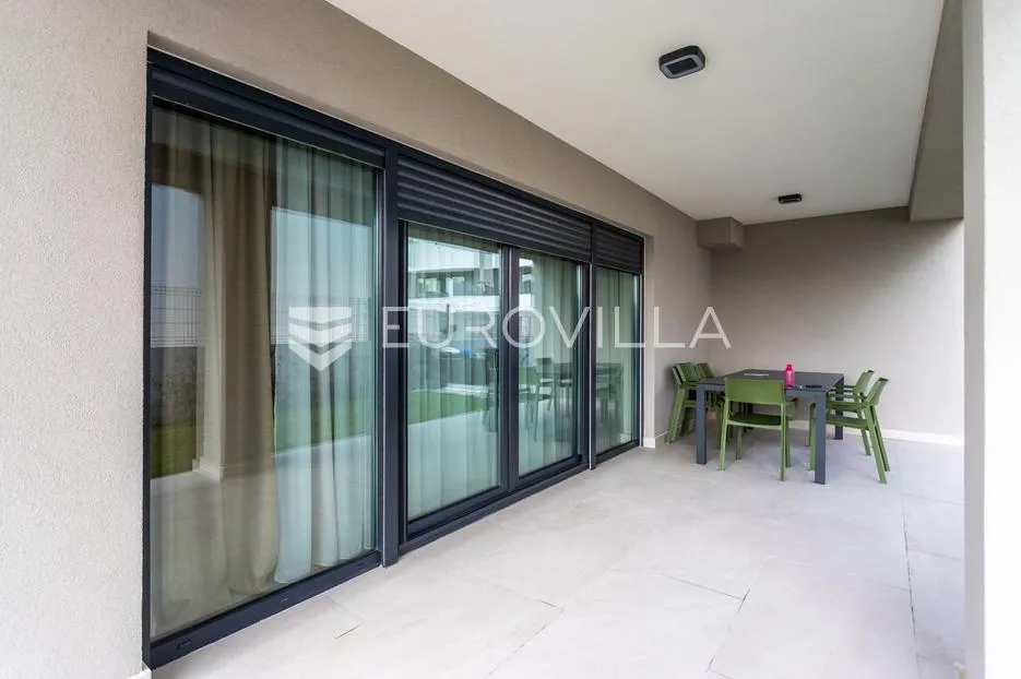 kaštel sućurac, novoizgrađena vila s bazenom i panoramskim pogledom na more - slika 29