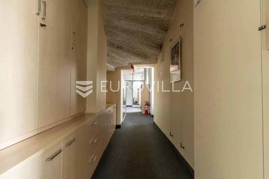 požega, trg sv.trojstva, atraktivan poslovni prostor 235 m² - slika 5