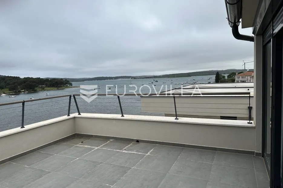 medulin, trosoban stan s pogledom more neto korisne površine od 133 m² - slika 16