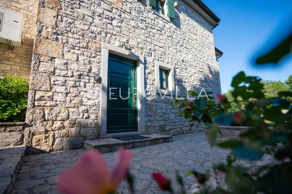 istra, sveti lovreč, kamena vila 200 m² s bazenom, velikim vrtom i pogledom na more - slika 19
