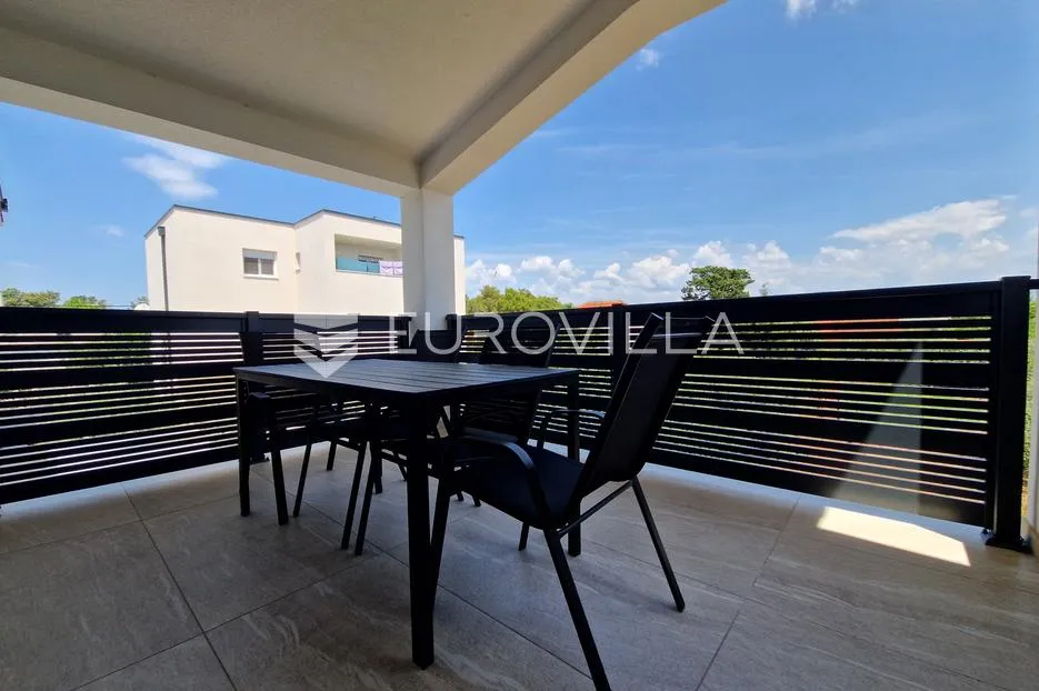 vir, moderan trosoban apartman u centru vira, 600 m od plaže - slika 13