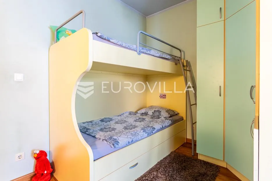 split, pazdigrad, prostran dvosoban stan 142 m² s garažom i uređenim dvorištem - slika 10