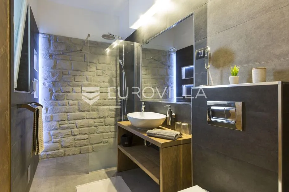 istra, labin, prekrasna vila s pogledom na more prepuna sadržaja - slika 18