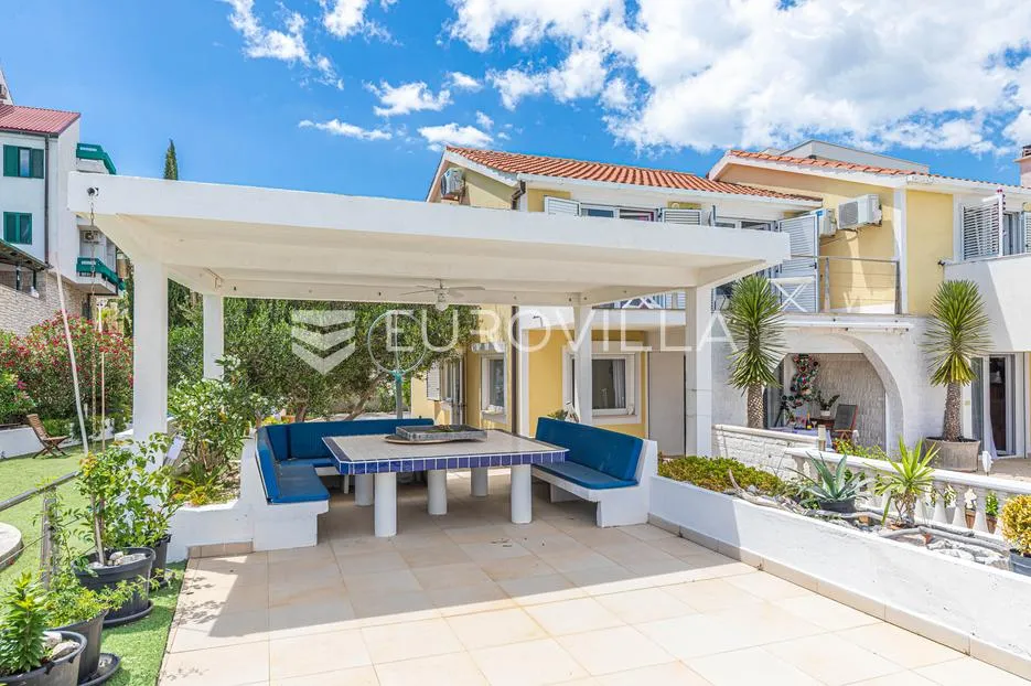 otok čiovo - prekrasna vila direktno na plaži - slika 7