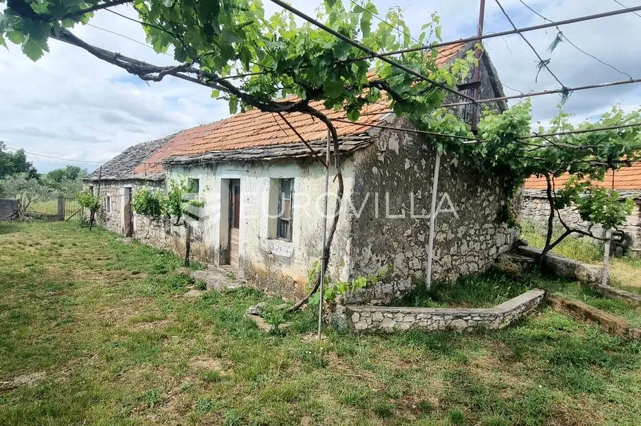 nacionalni park krka, građevinsko zemljište idealno za investiciju (10 000 m2) - slika 8
