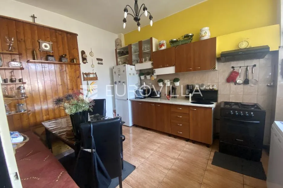 slavonski brod, centar obiteljska kuća s dva neovisna stana 180 m² - slika 20