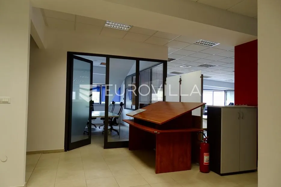 kastav, žegoti, uredski prostor, etaža 368 m² na 2. katu poslovne zgrade - slika 2