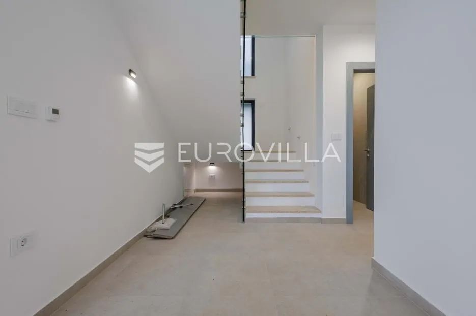 istra, pomer, unikatna, moderna villa 20 m od mora 322 m² - slika 23