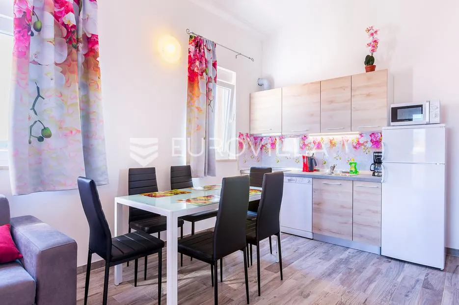 istra, medulin, velika samostojeća kuća sa 7 apartmana 100 m od mora - slika 44