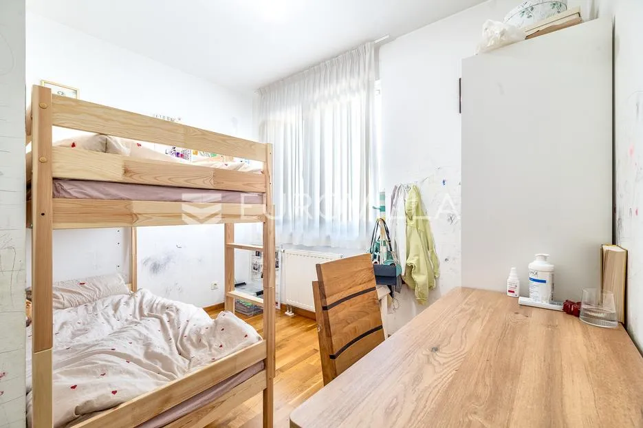 zagreb, odra, dvoetažni četverosoban stan s vrtom i 2 parkirna mjesta, 120 m² - slika 6