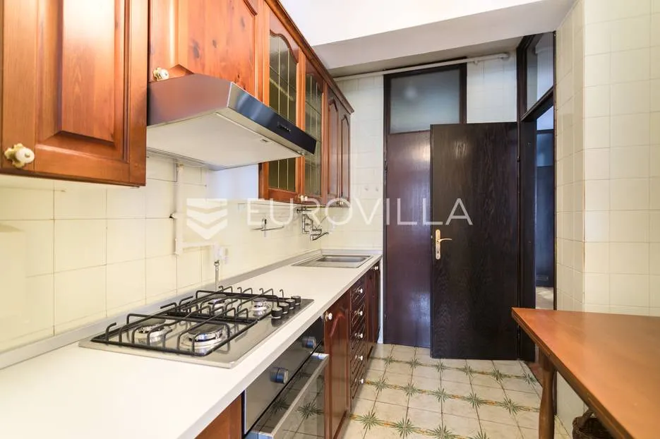 zagreb, pantovčak, hercegovačka, uređen trosoban stan 98 m² - slika 7