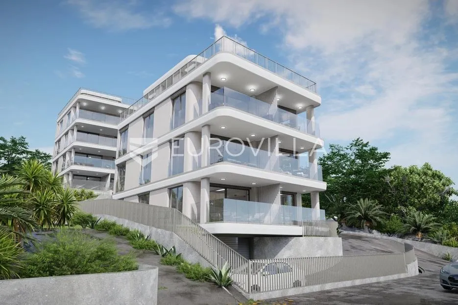 Trogir, dvosoban stan s krovnom terasom, prvi red - Čiovo