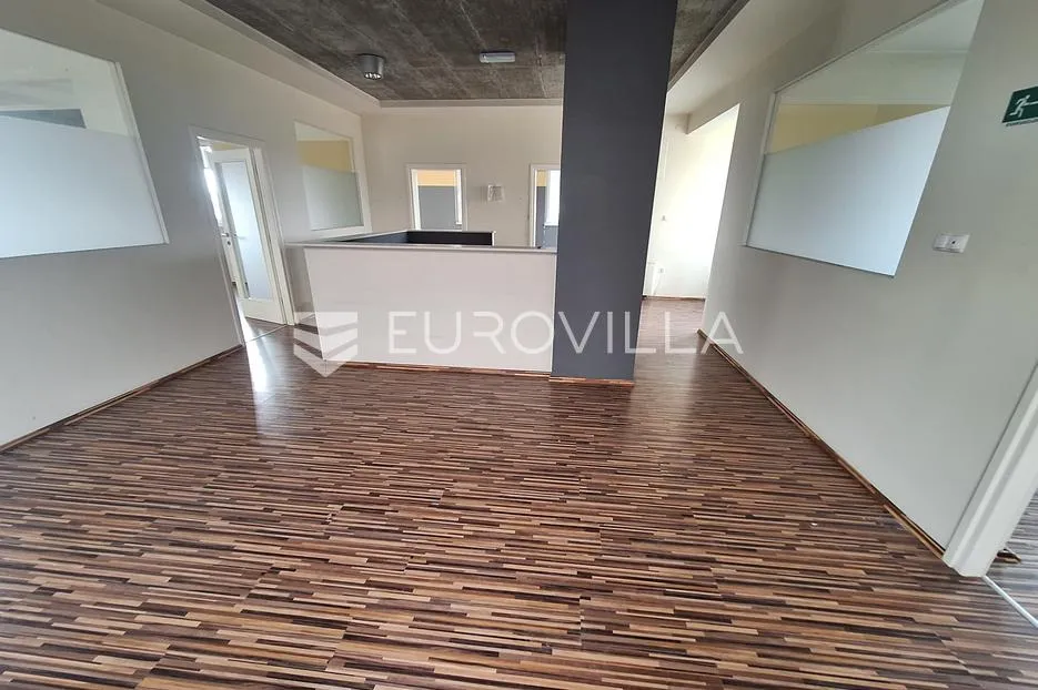 karlovac, ilovac, poslovna zgrada 530 m² s uredima i skladištem, odlična lokacija - slika 2