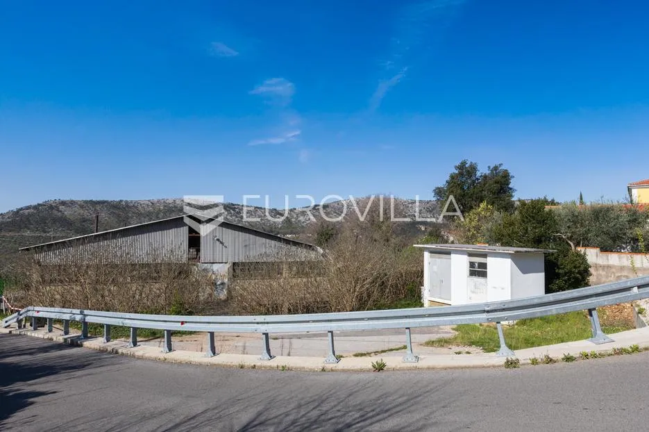 industrijski kompleks s više hala na atraktivnoj lokaciji, ukupna površina: 3452 m - slika 4