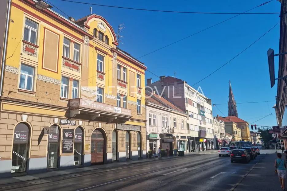 Osijek, Centar, ulični poslovni prostor 905 m2, potencijal za razne djelatnosti - Gornji grad / Centar
