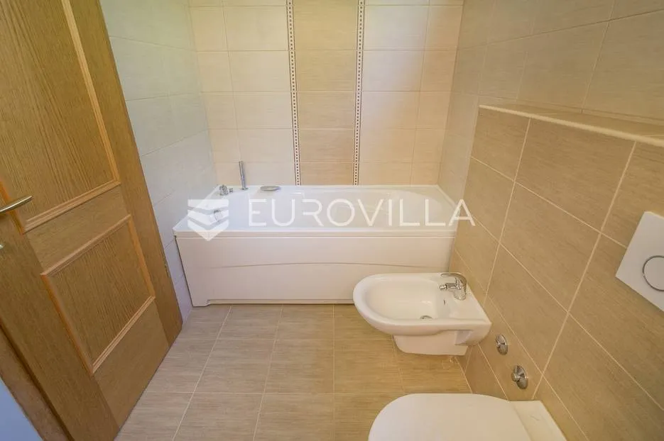šestinski vrh, četverosoban stan 130 m², za najam - slika 19