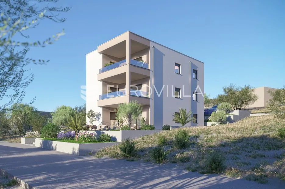 Zadar, Maslenica, dvosoban stan u prizemlju NKP 88,88 m2 s pogledom na more
