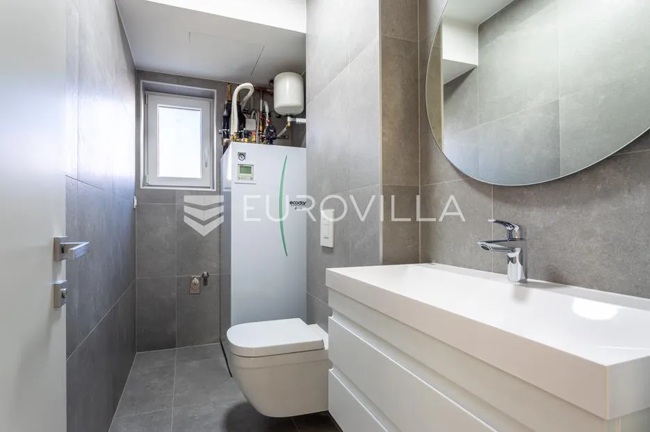 vodice, novogradnja, prostran stan u centru mjesta, 131,62 m² - slika 8