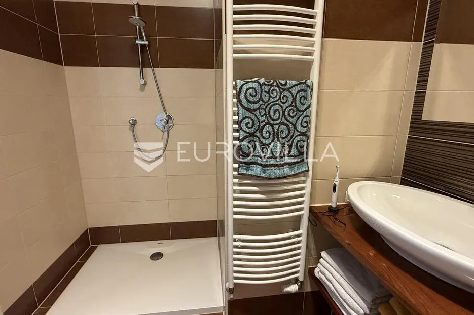 osijek, centar grada, uređen 3, soban stan površine 86 m² na 1. katu - slika 12