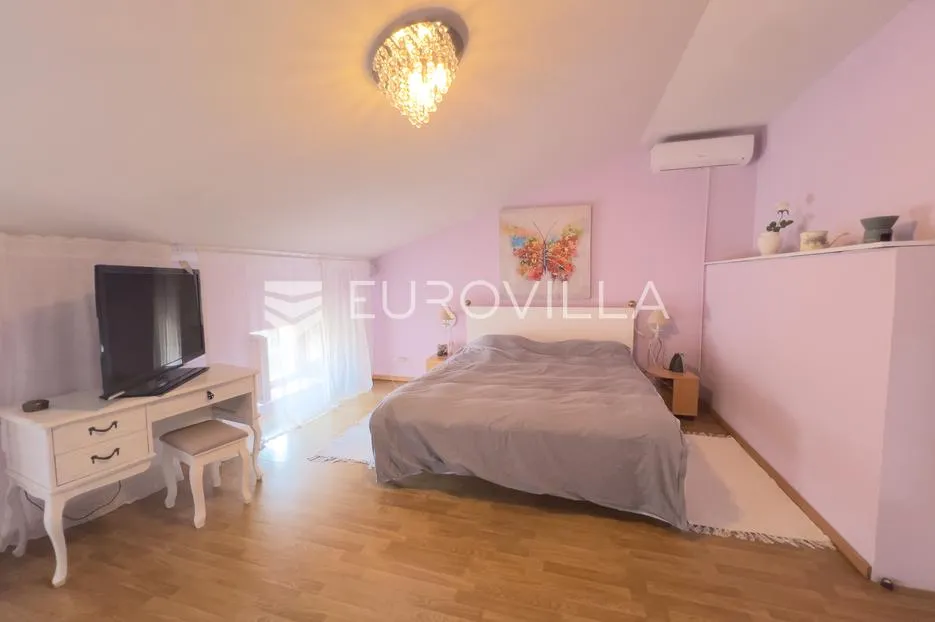 istra, novigrad okolica, šarmantan prostrani stan sa terasom, vrtom i malim odvojenim apartmanom - slika 9