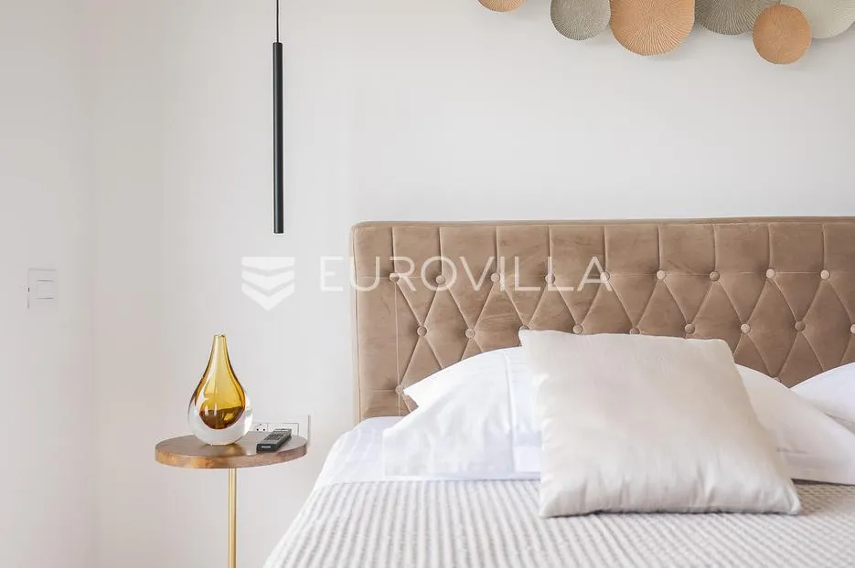 zadar, maslenica, luksuzna vila s bazenom i neometanim pogledom na more 254 m² - slika 85
