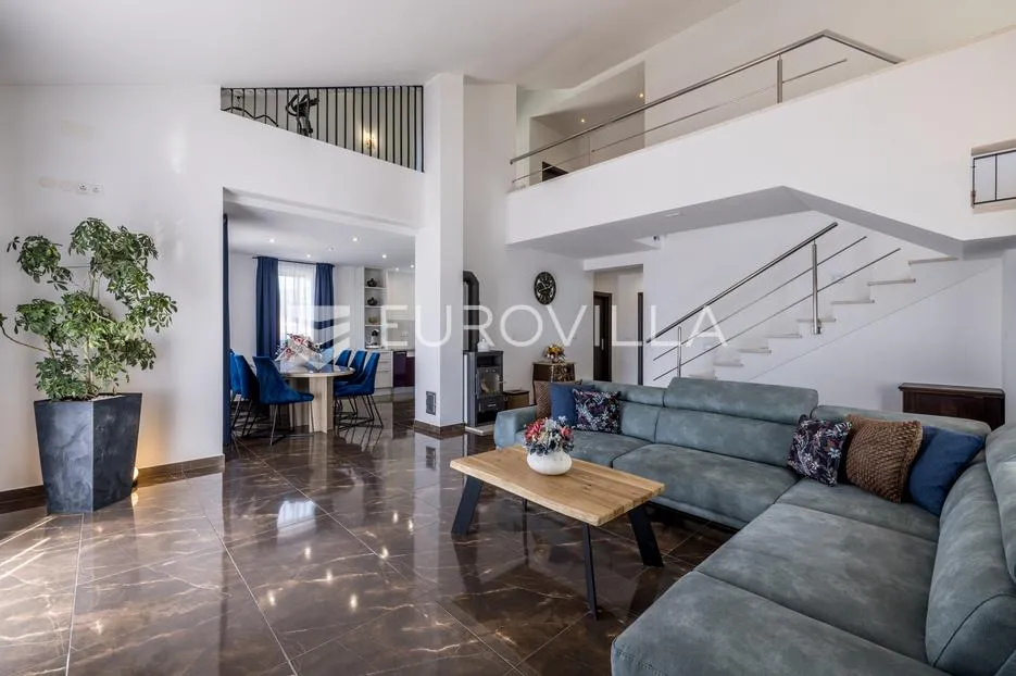 kaštel stari, atraktivna kuća s bazenom na mirnoj lokaciji - slika 24